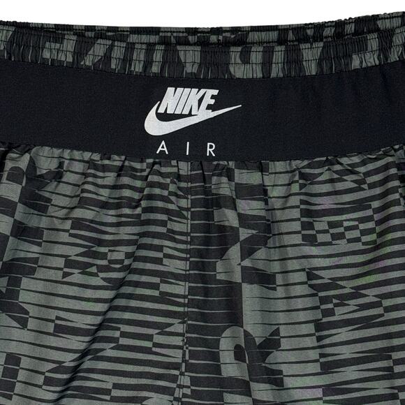 Nike Air Tempo Medium Running Shorts Dri-Fit Inner Drawstring Liner Mesh Sides - Picture 2 of 8